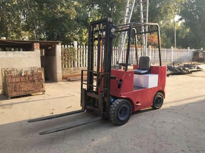 低碳環(huán)保型電動(dòng)叉車(chē)，電動(dòng)叉車(chē)價(jià)格，電動(dòng)叉車(chē)廠家