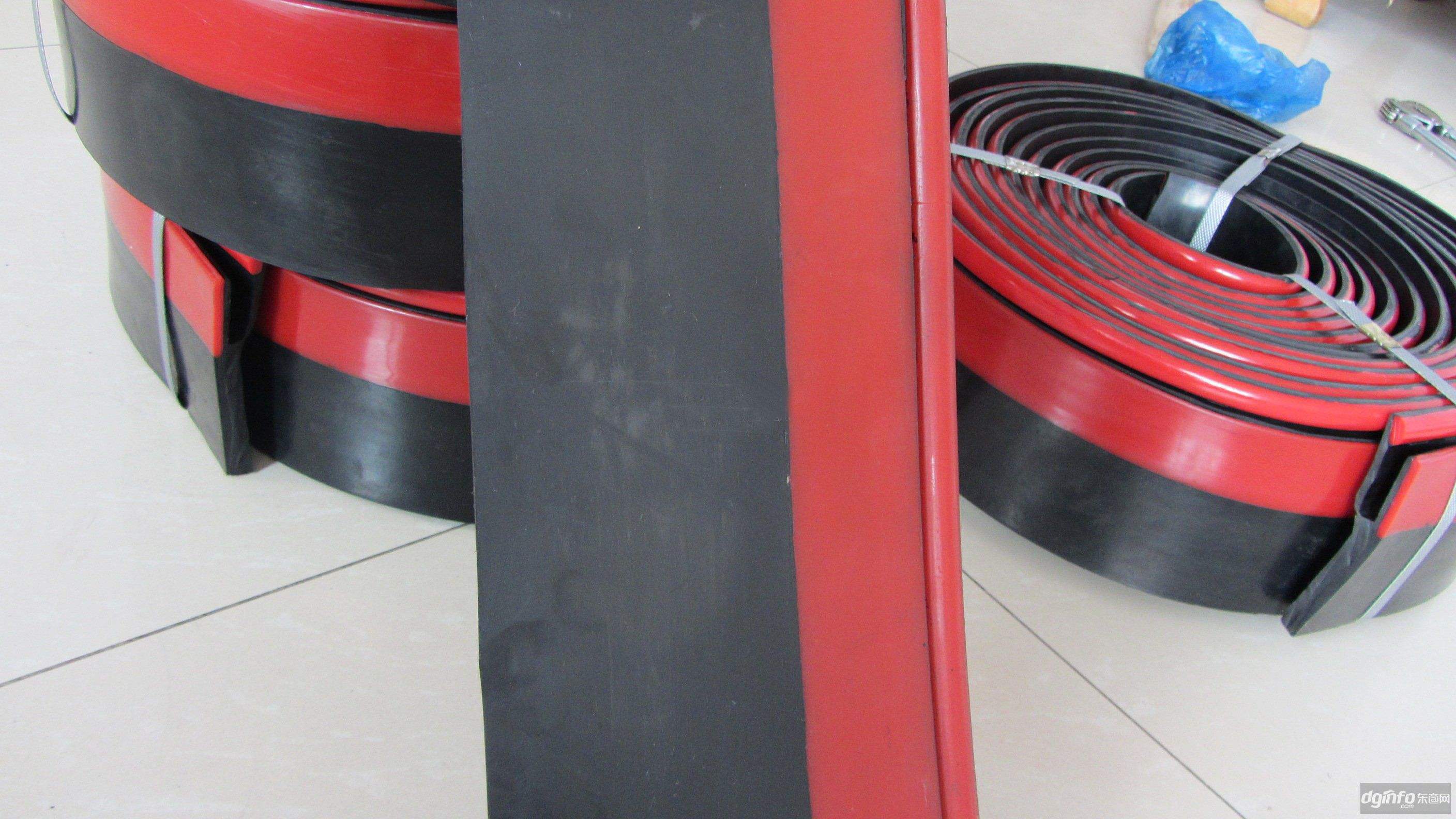 輸煤導(dǎo)料槽使用:防溢裙板安裝及維護(hù)(人字型)-濟(jì)寧國(guó)龍總經(jīng)銷